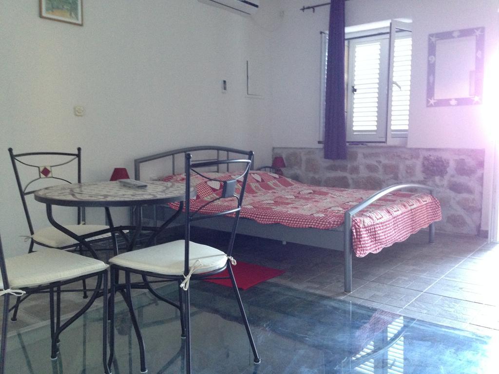 Apartments Acalinovic 비스 객실 사진