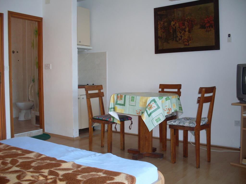 Apartments Acalinovic 비스 객실 사진